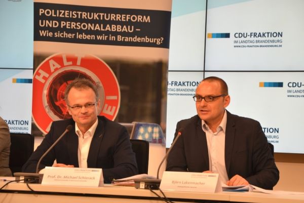 Stellv. Fraktionsvorsitzender Michael Schierack und Bjrn Lakenmacher prsentieren das Konzept der CDU-Fraktion